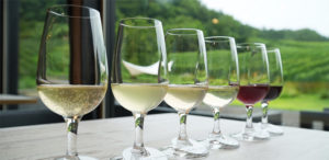 ワイナリーを訪れるカフェ＆バー